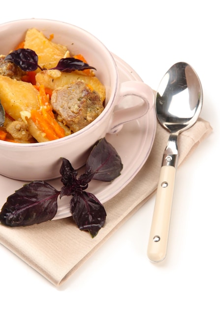 šálka polievky na stole